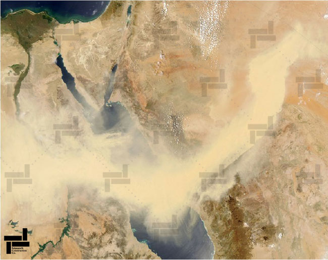شکل 3- خاک ها می توانند پرواز کنند ابر خاکی بر روی دریای قرمز (NASA)