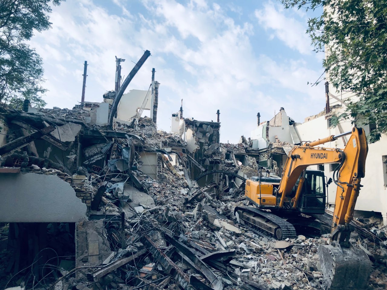 تخریب و خاکبرداری