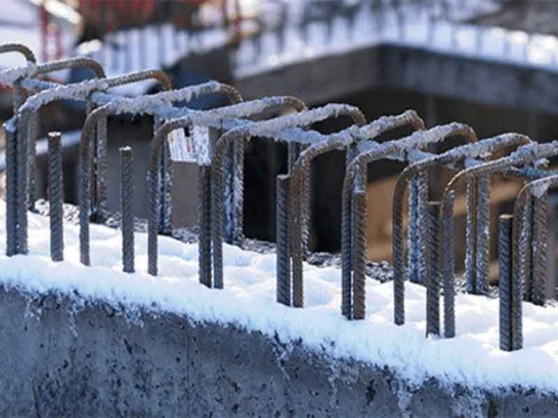 چرا و چه زمانی بتن ریزی در هوای سرد خطرناک است؟